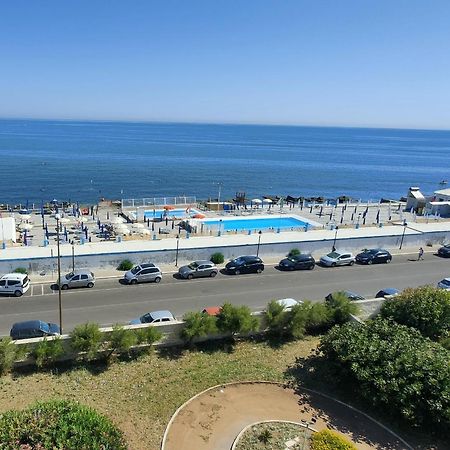 בארי Seafront Suites מראה חיצוני תמונה