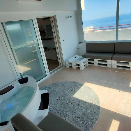 בארי Seafront Suites מראה חיצוני תמונה