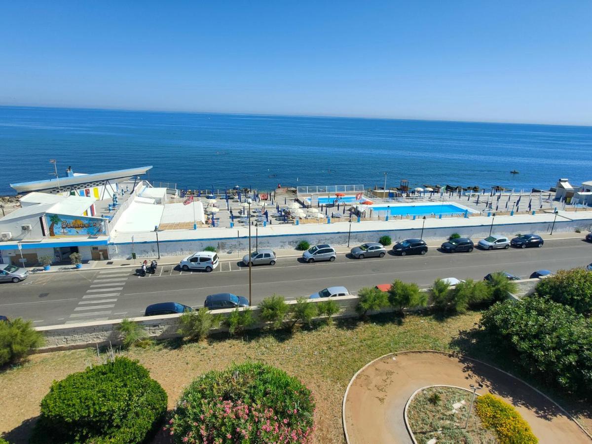 בארי Seafront Suites מראה חיצוני תמונה
